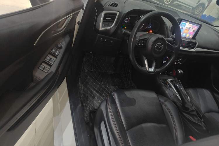 Used Mazda Mazda 3 Axela 2017 Sedan 1.5L Automatic Comfort Model China VI Standard
