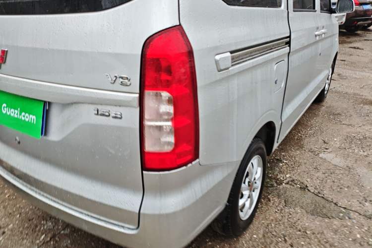 Used Wuling Hongguang V 2019 1.5L Enjoyment Version China VI LAR