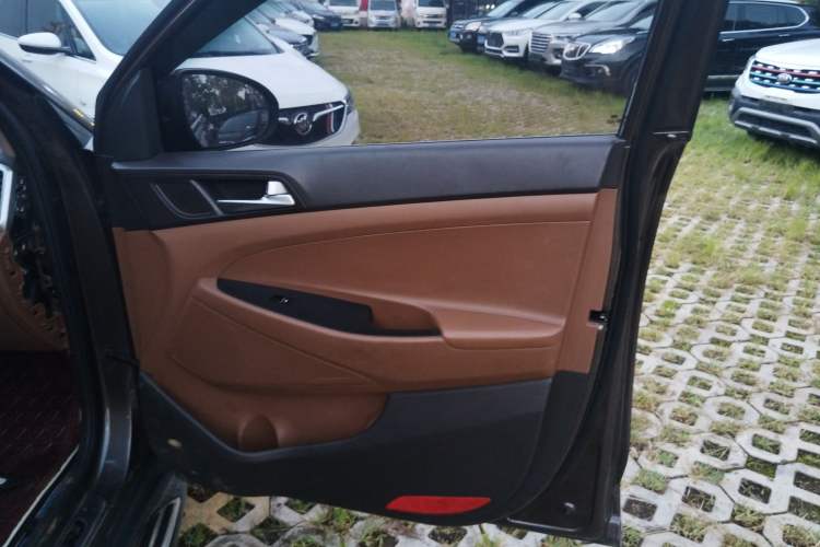 Used Hyundai Tucson 2015 1.6T Dual-Clutch Two-Wheel-Drive Smart Model
