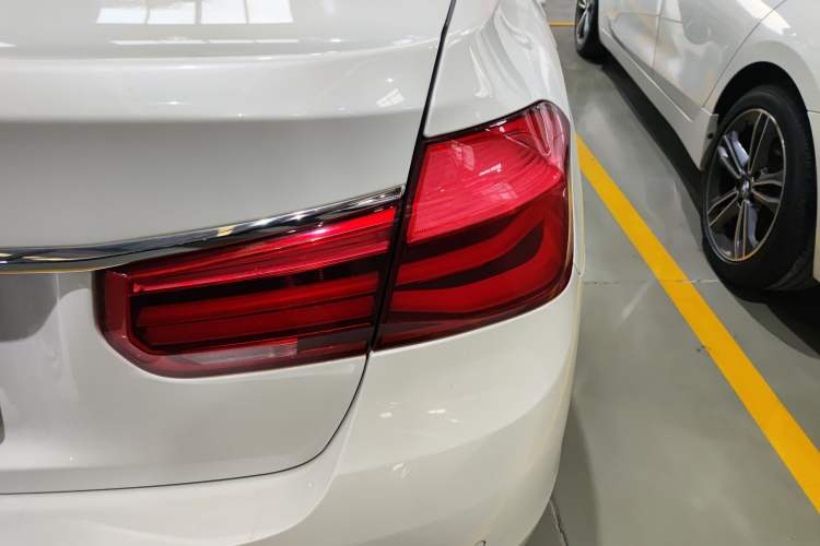 Used BMW 3 Series 2018 320Li Leading Luxury Package
