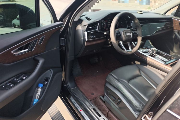 Used Audi Q7 2021 45 TFSI quattro S line Sport model
