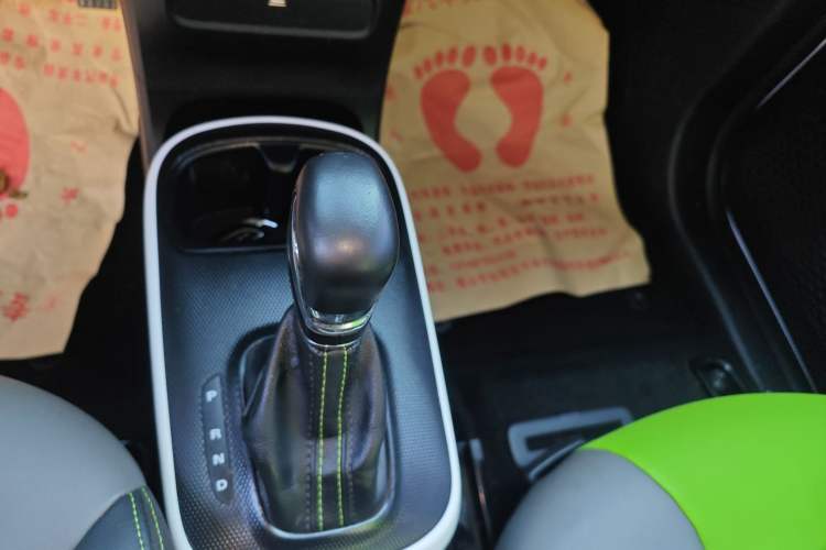 Used Roewe Clever 2021 302 km New Four-Seater Super-Efficient Version
