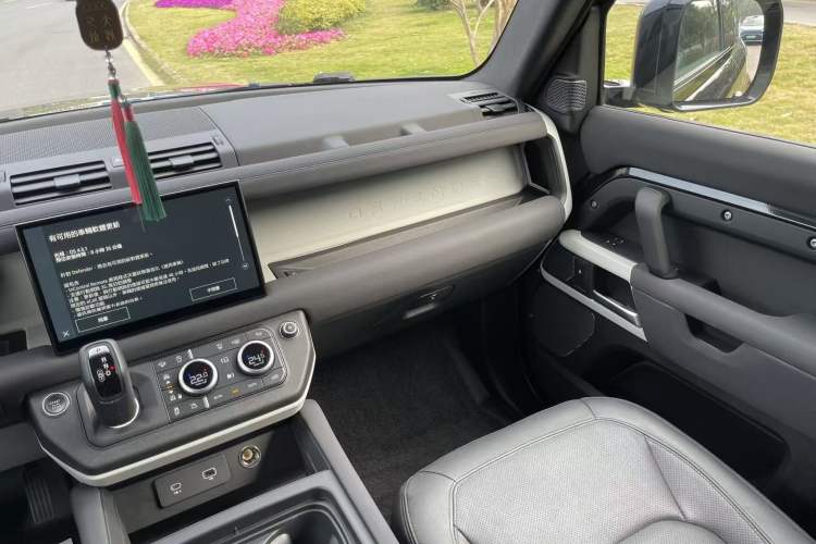 Used Land Rover Defender 2023 90 3.0T P400 XS
