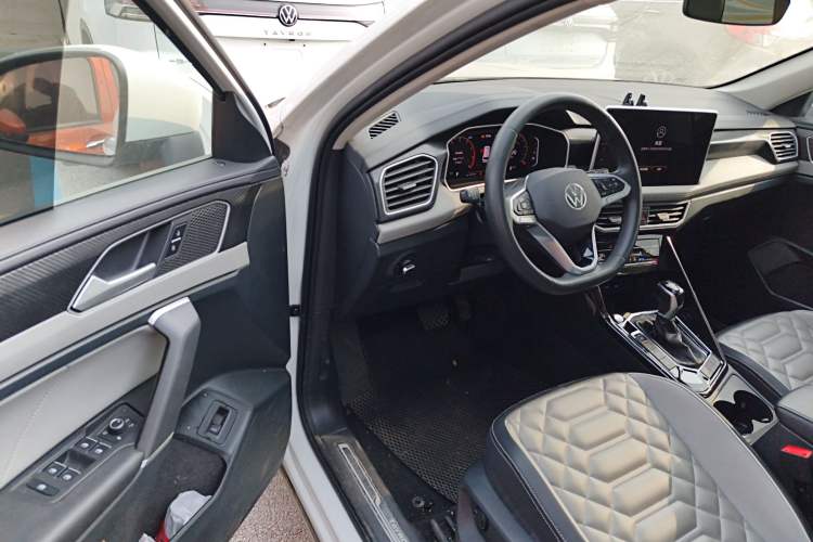 Used Volkswagen Tayron 2023 300TSI Two-Wheel-Drive Luxury Plus Advanced Edition
