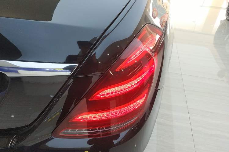 Used Mercedes-Benz S-Class 2019 S 320 L
