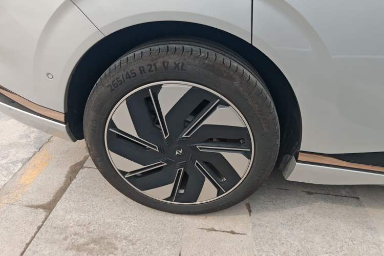 Used  eπ008 2024 210Max Range-Extended Version 6 Seats