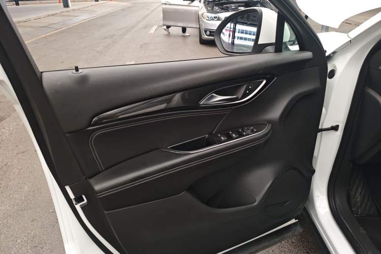 Used Buick Envision 2022 Encore S 552T Two-Wheel-Drive Luxury Model
