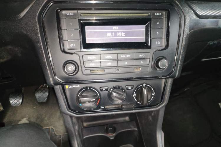 Used Volkswagen Jetta 2017 1.5L Manual Fashion Edition
