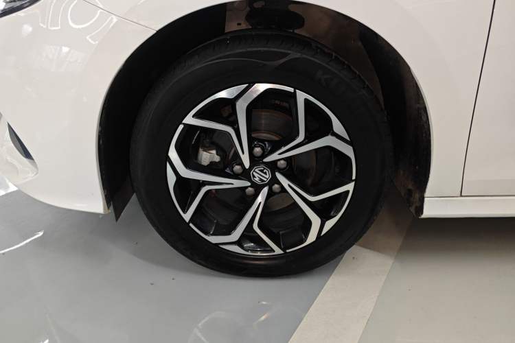 Used MG 5 2022 180 DVVT CVT Youth Luxury Edition
