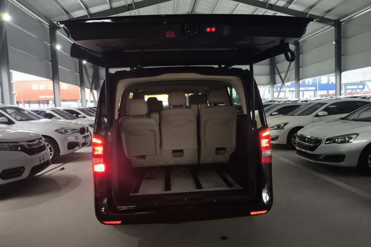 Used Mercedes-Benz Vito 2021 2.0T Elite Version 7 Seats
