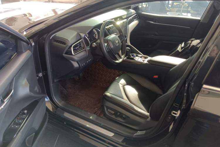 Used Toyota Camry 2019 Revised Version 2.0G Luxury Edition
