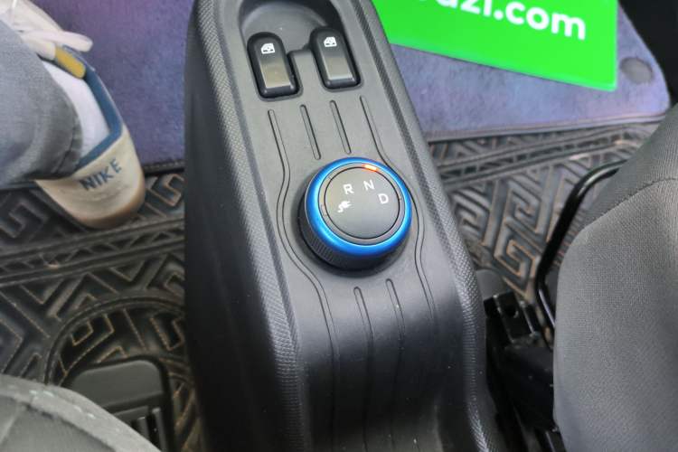 Used Wuling Hongguang MINIEV 2021 Macaron Sandwich Model 120 km Lithium Iron Phosphate