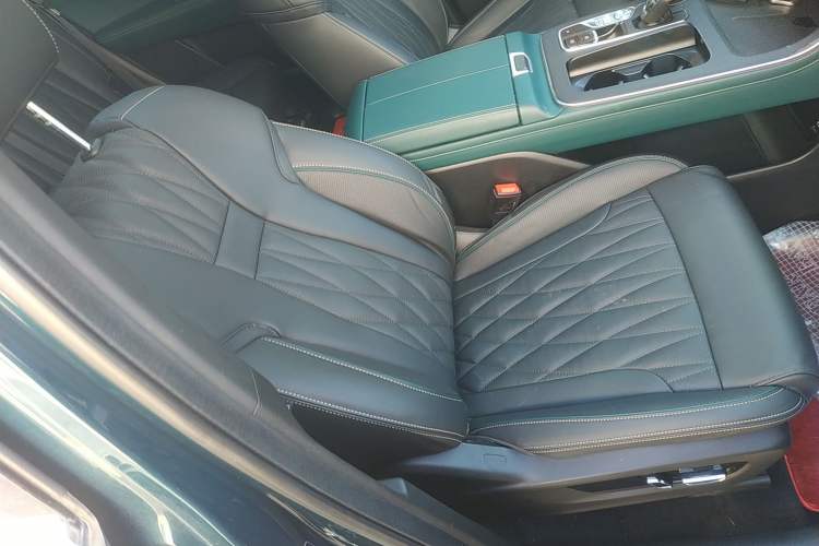 Used GAC Trumpchi GS8 2022 Linghang Series 2.0 TGDI Two-Wheel-Drive Luxury Smart Connectivity Version (7 Seats)