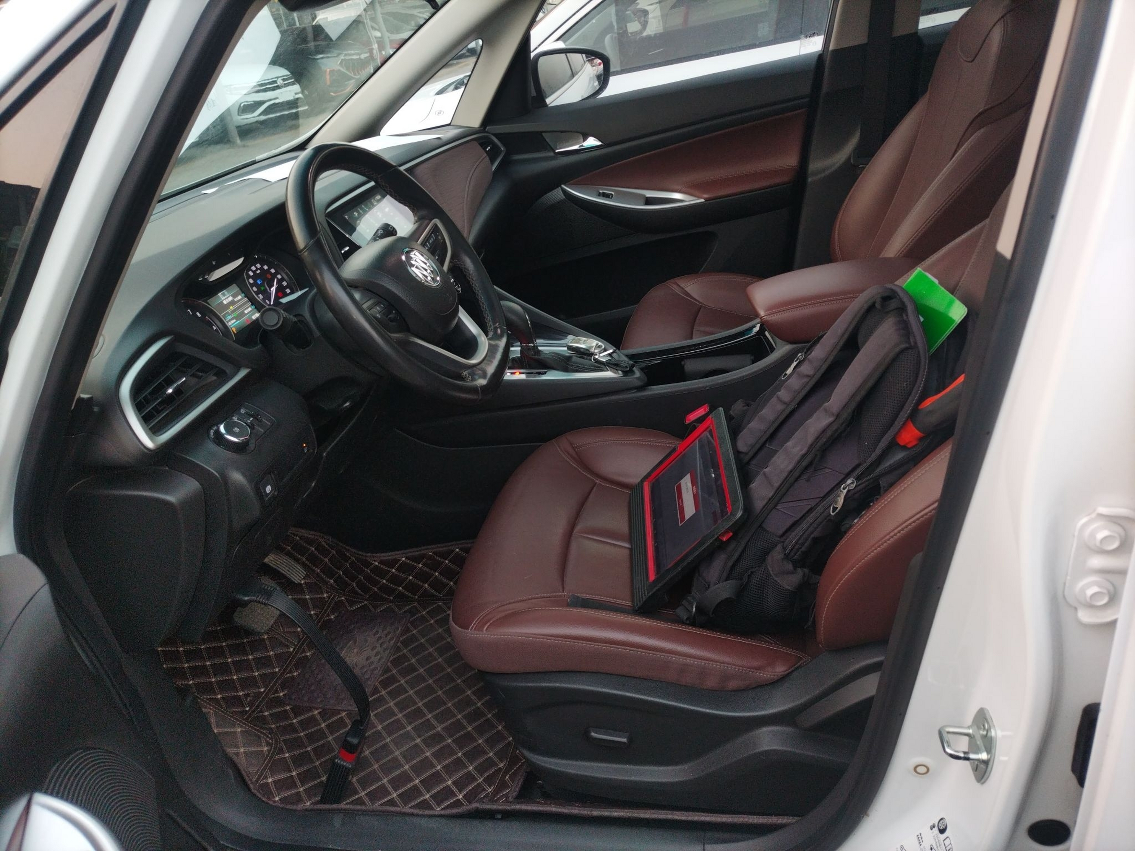 Переднее сиденье в автомобиле