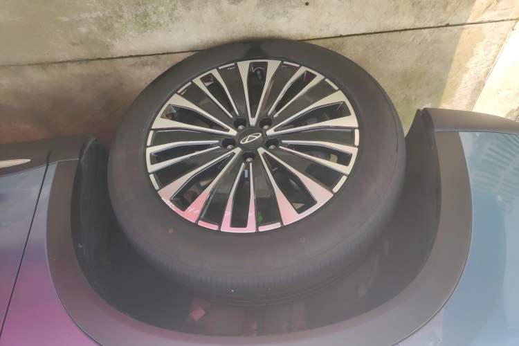 Used Chery Tiggo 8 PLUS C-DM 2025 1.5T 116 km Prestige Version 5 Seats
