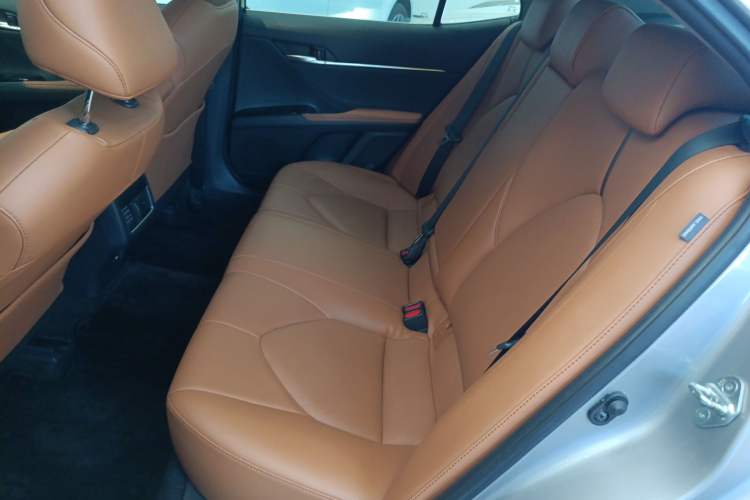 Used Toyota Camry 2021 2.0G Luxury Edition
