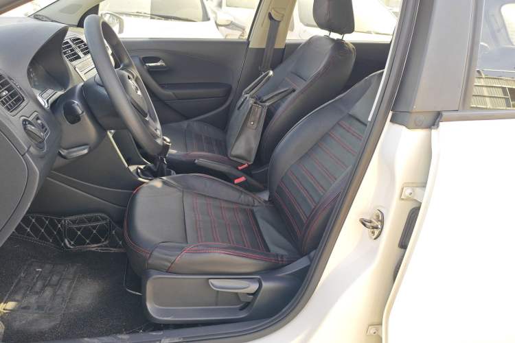 Used Volkswagen Polo 2014 1.4L Manual Fashion Edition
