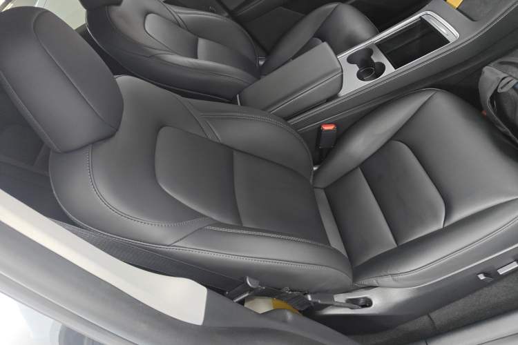 Used Tesla Model Y 2023 Rear-Wheel-Drive Version
