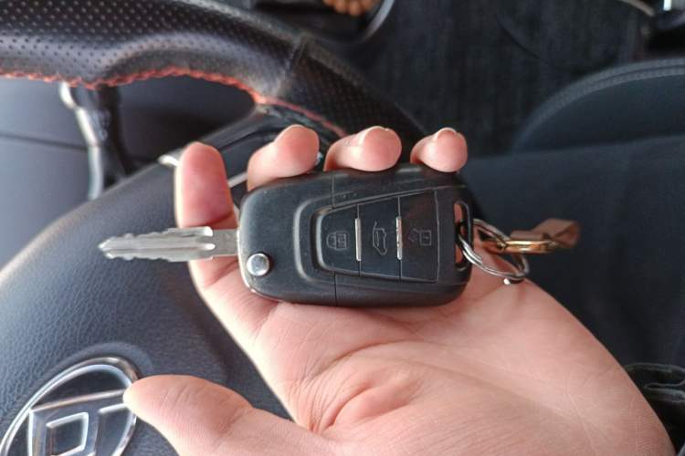 Used SAIC MAXUS Xintu V80 2019 2.5T Classic 6-Speed Manual Van Short Wheelbase Mid-Roof 6-Seater