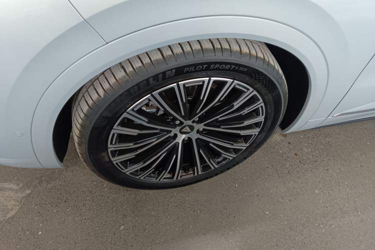 Used  S09 2025 Four-Wheel Drive Ultra+ Custom Edition