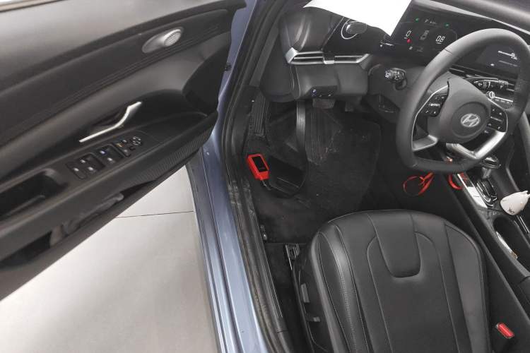 Used Hyundai Elantra 2023 1.5L CVT LUX Prestige Edition
