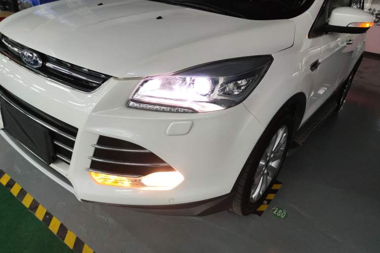 Used Ford Kuga 2015 2.0L GTDi Four-Wheel Drive Prestige Model
