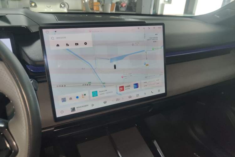 Used Lynk & Co 08 EM-P 2025 220 km All-Wheel-Drive Performance Halo
