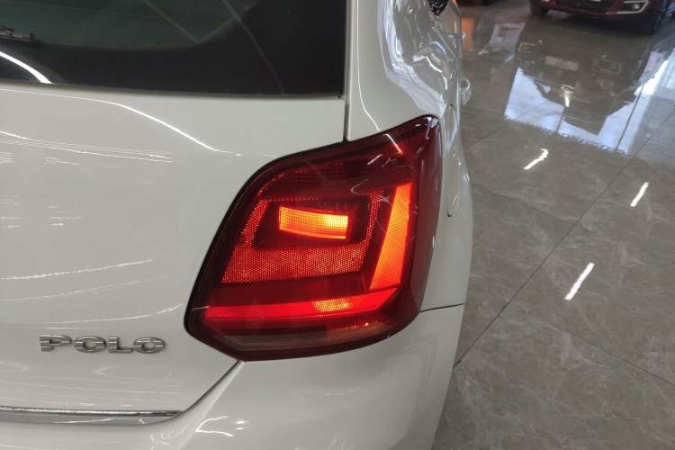 Used Volkswagen Polo 2016 1.4L Manual Fashion Model
