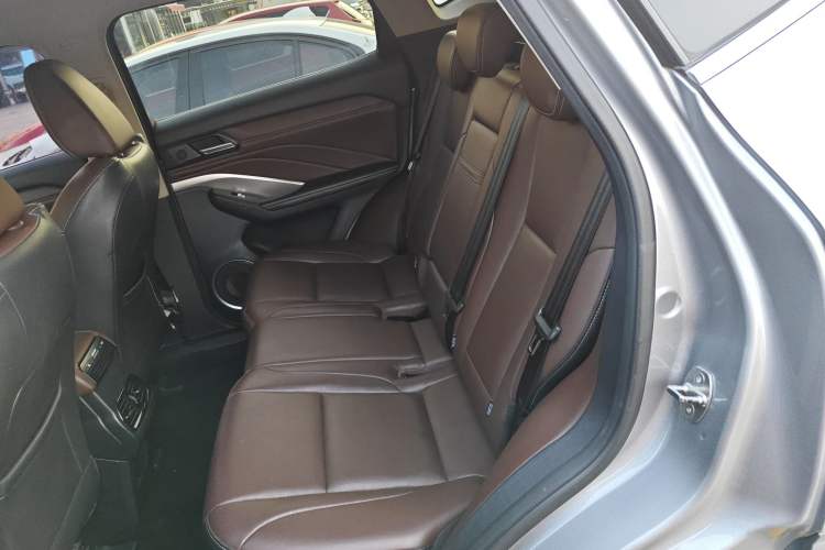 Used Wey VV6 2018 2.0T Two-Wheel-Drive Ultra-Luxury Version China V Standard
