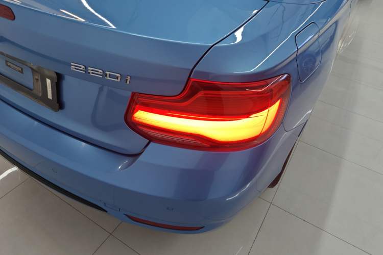 Used BMW 2 Series 2018 220i Convertible Coupe Sports Design Package
