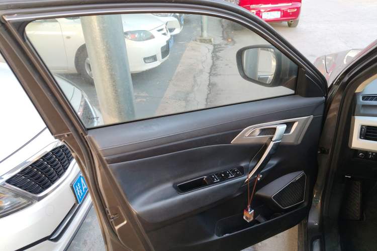 Used Geely Auto Emgrand X7 Sport 2018 1.8TD Automatic Two-Wheel Drive Smart Connect 4G Internet Edition
