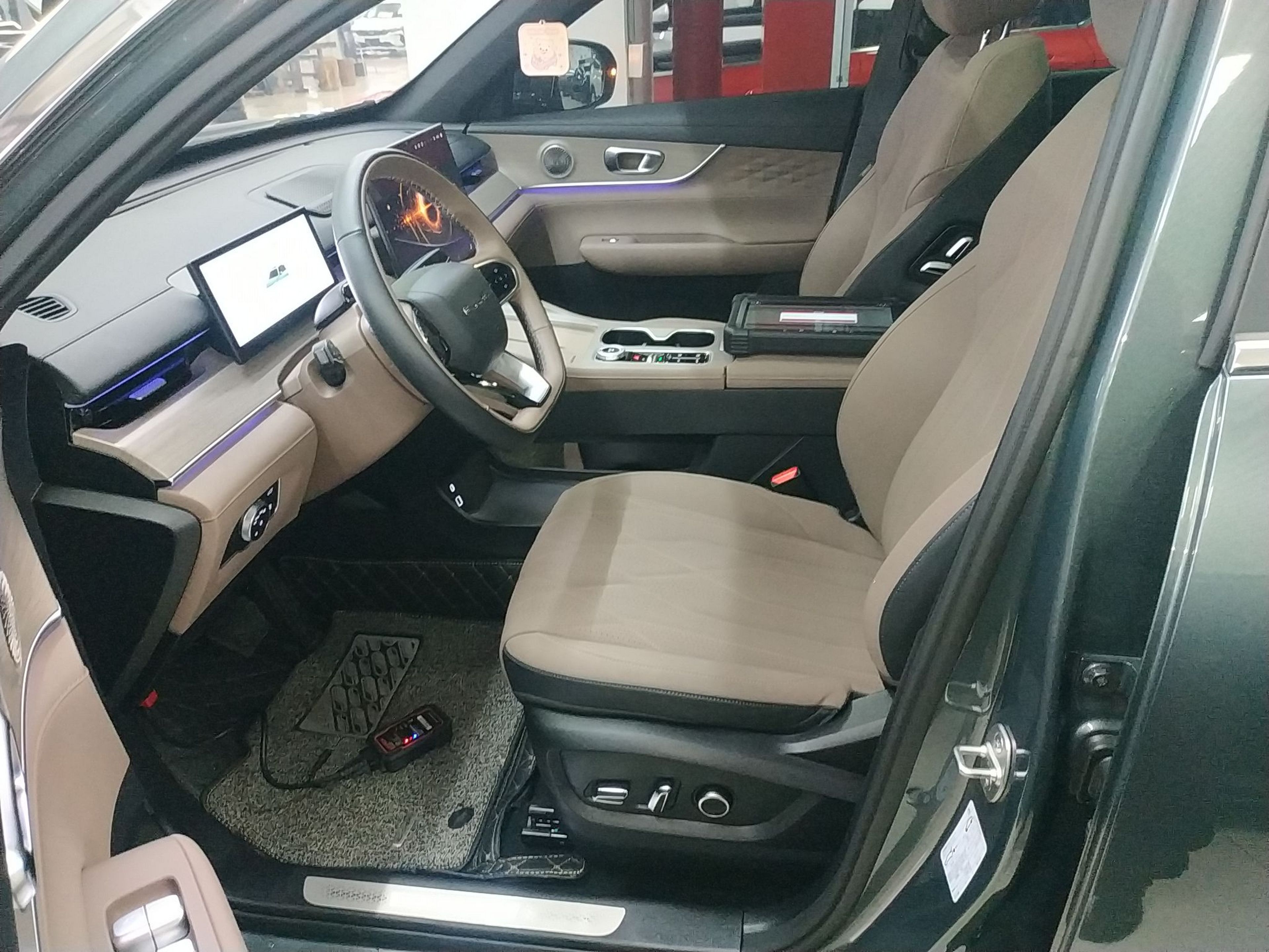 المقاعد الأمامية داخل السيارة