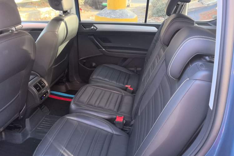 Used Volkswagen Touran 2016 Volkswagen Touran L 280TSI DSG Comfort Edition
