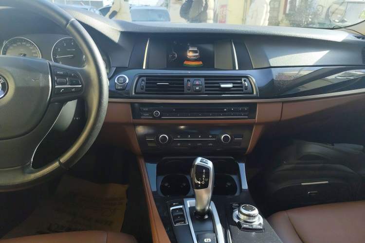 Used BMW 5 Series 2014 520i Elegant Edition
