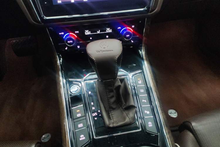 Used Volkswagen Phideon 2016 380TSI Two-Wheel-Drive Executive Version