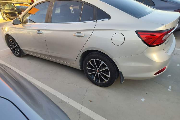 Used Roewe i5 2020 1.5L Automatic 4G Connect Luxury Flagship Edition
