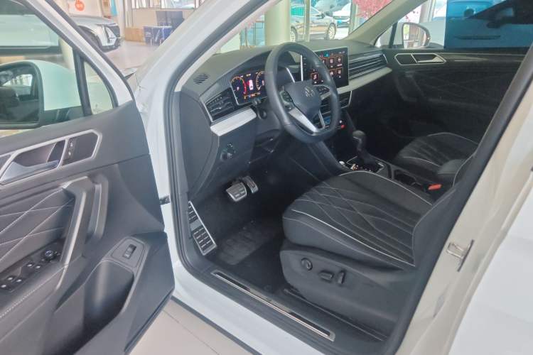 Used Volkswagen Tiguan L 2024 330TSI Automatic Two-Wheel Drive R-Line Enhanced Edition
