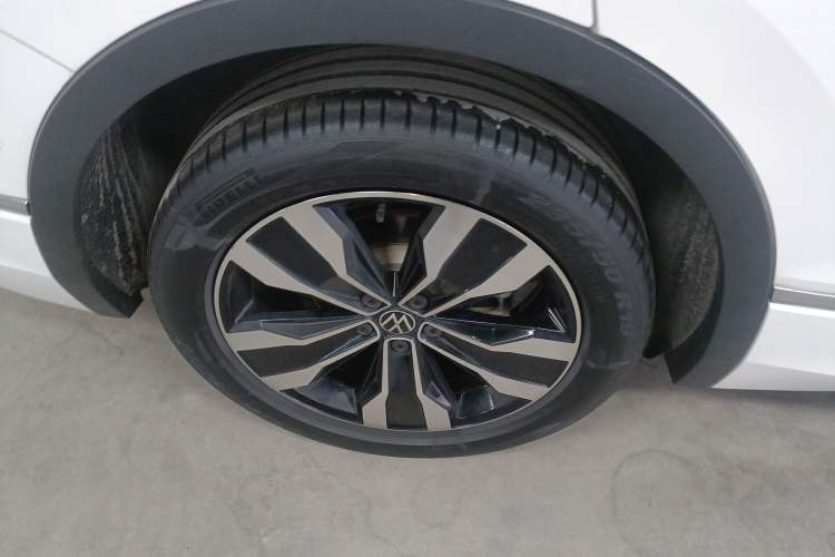 Used Volkswagen Tiguan L 2022 330TSI Automatic Two-Wheel Drive R-Line Enhanced Edition
