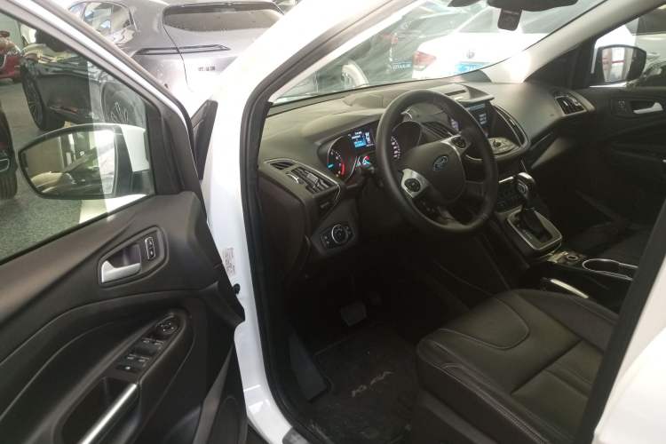 Used Ford Kuga 2015 2.0L GTDi Four-Wheel-Drive Sport Model