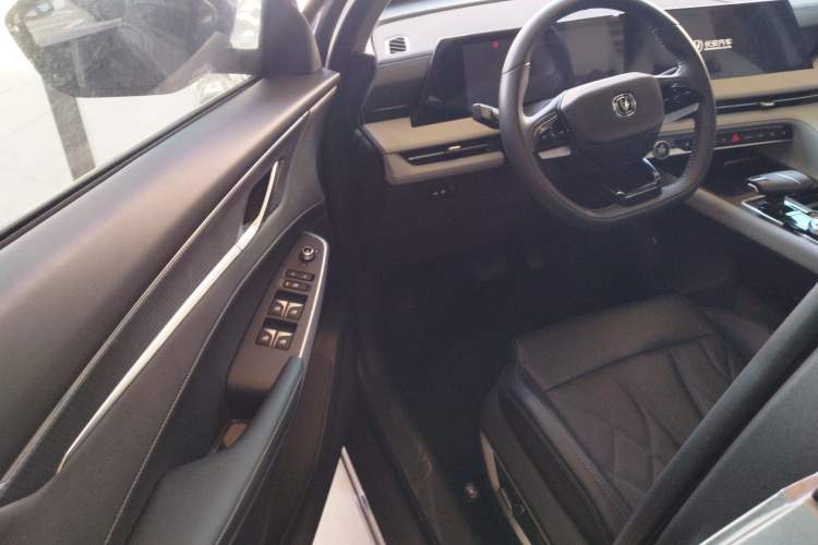 Used Changan CS75 PLUS 2024 3rd Generation Champion Edition 1.5T Intelligent Drive Dynamic Model