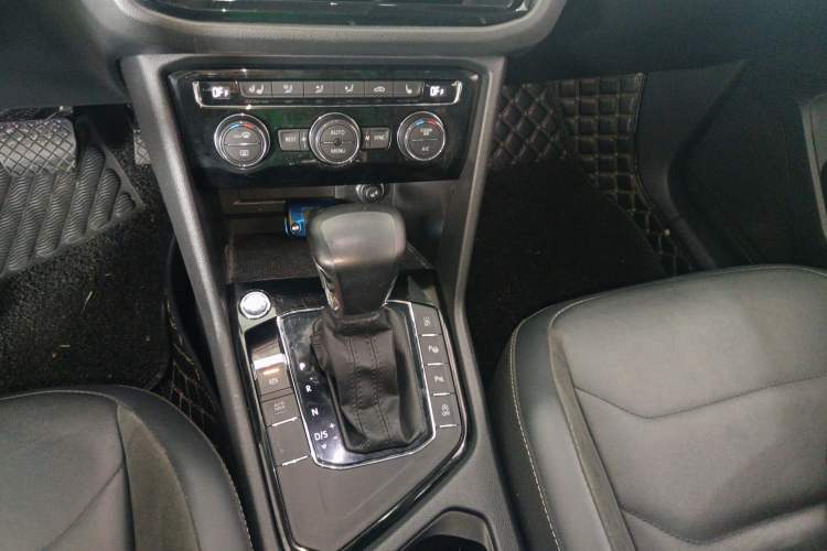 Used Volkswagen Tiguan L 2019 Revised 330TSI Automatic Two-Wheel Drive Smart & Luxury Edition China VI Standard
