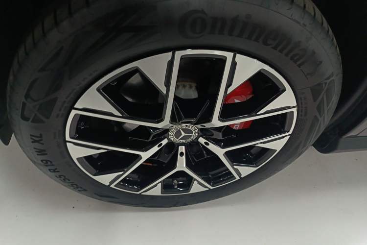 Used Mercedes-Benz GLC 2023 GLC 260 L 4MATIC Luxury Model 5 Seats
