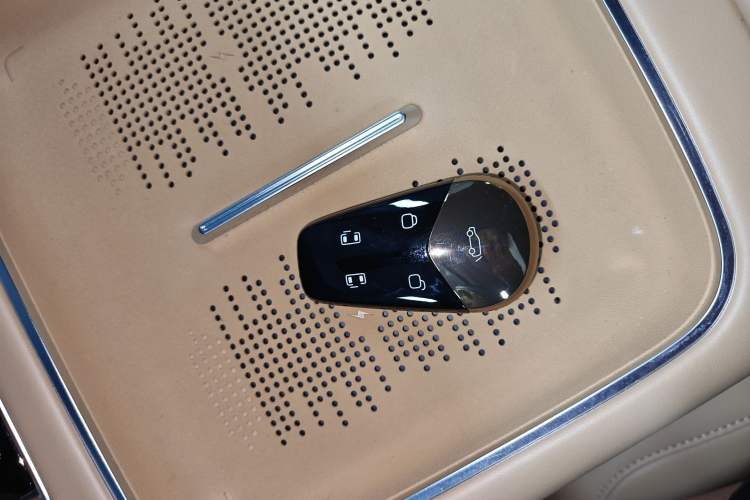 Used VOYAH Dream 2025 PHEV Four-Wheel-Drive Flagship Kunpeng Edition