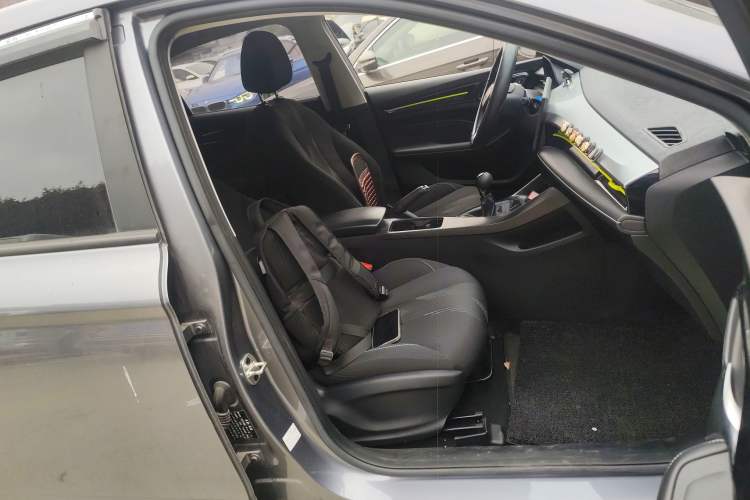 Used Roewe i5 2021 1.5L Manual Platinum Edition
