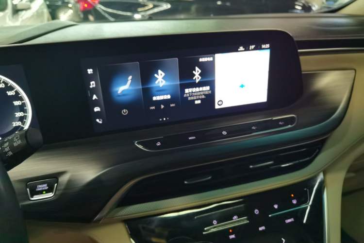 Used Buick GL8 2022 ES Landtrek 653T Luxury Edition