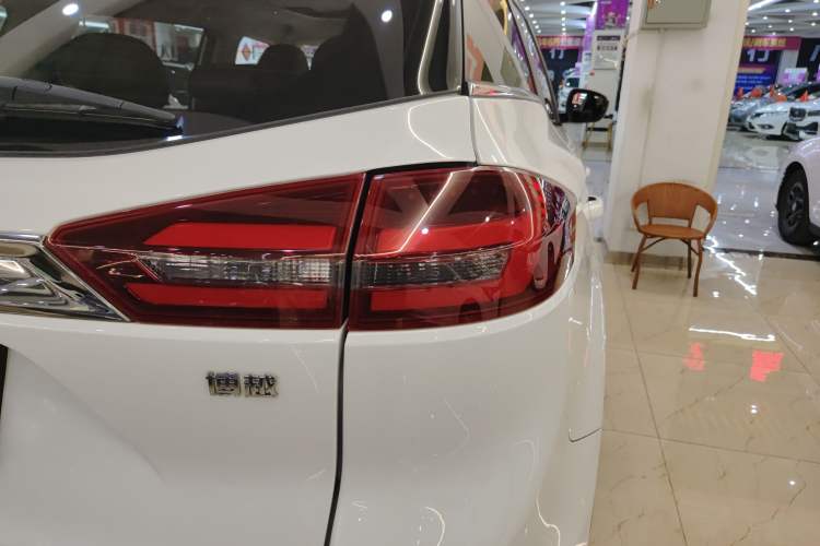 Used Geely Auto Emgrand X7 Sport 2020 1.8TD DCT Two-Wheel Drive Smart Connect 4G-Enabled Version
