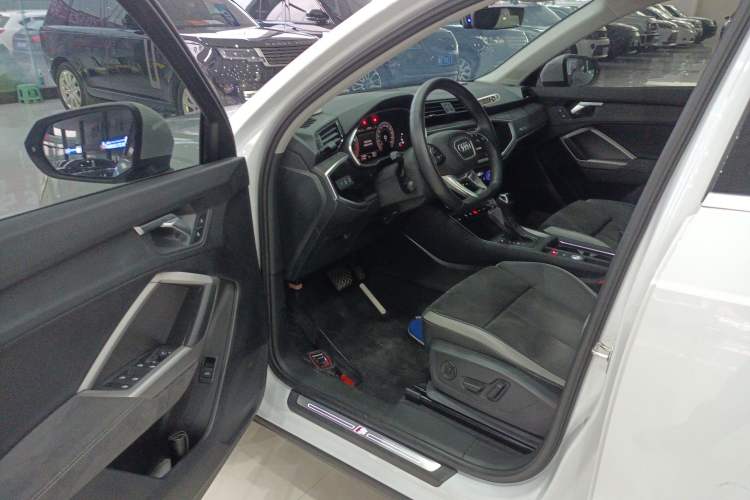 Used Audi Q3 2023 35 TFSI Fashion Dynamic Model (1.5T)
