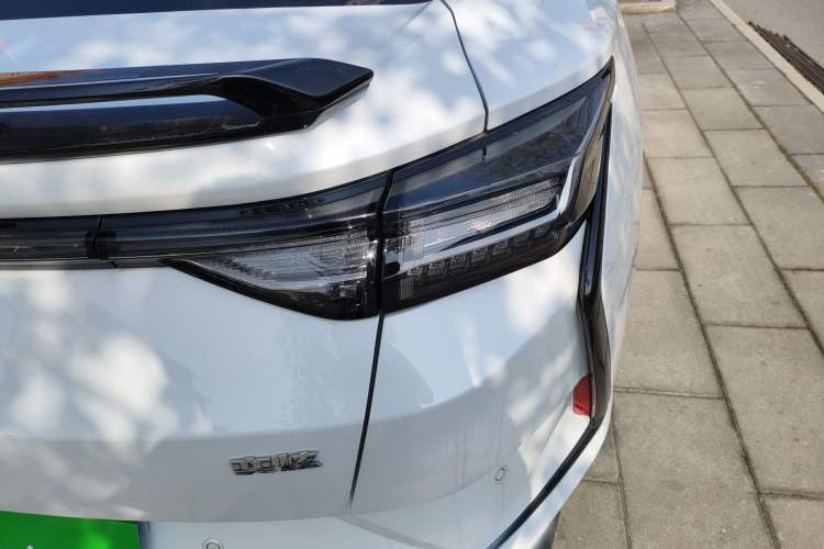 Used Dongfeng Aeolus Yixuan 2023 Mach Edition 1.5L Automatic Chasing Shadow Version