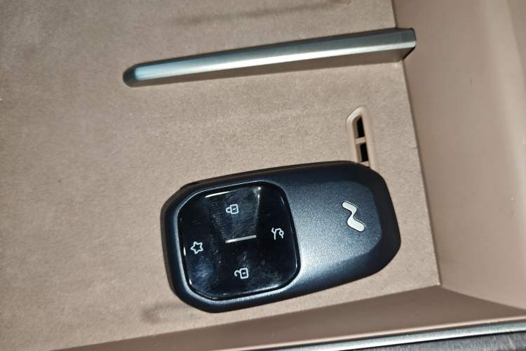 Used ONVO Luxeed L90 2025 Model—Max Six-Seater Version