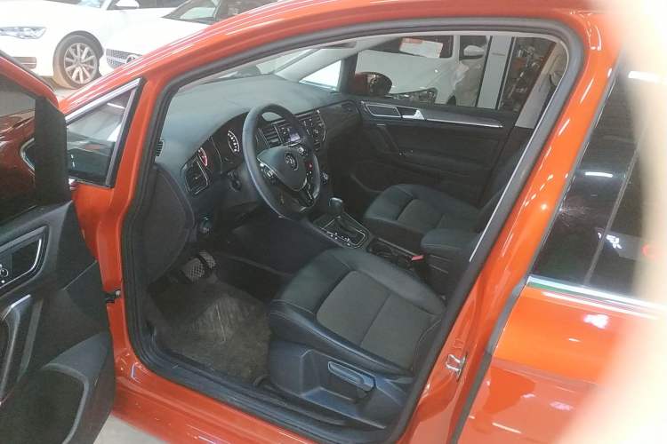 Used Volkswagen Golf Sportsvan 2018 230TSI Automatic Trend Edition
